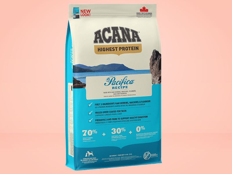 Acana Pacifica hrana za pse na roze pozadini
