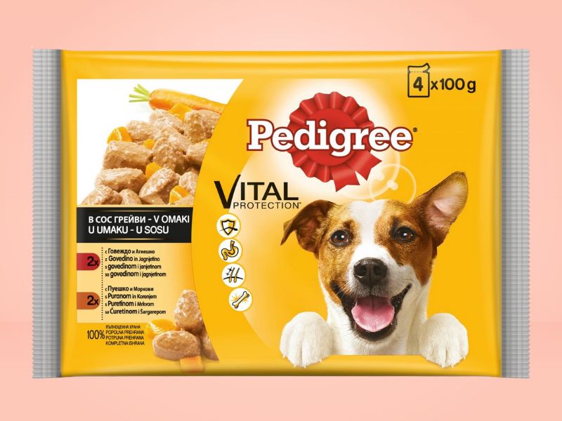 Pedigree Vital Protection hrana za pse sa piletinom i povrćem na roze pozadini